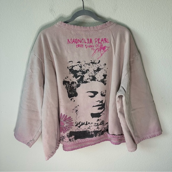 Magnolia Pearl Flight Flowers Frida Nago
Sweatshirt OS - Picture 9 of 9